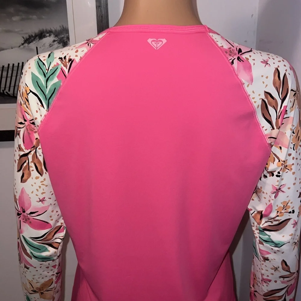 ROXY NWOT RASH GUARD - Picture 2 of 7